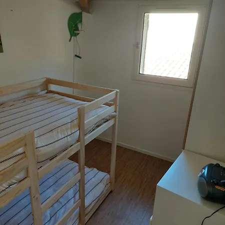 Maison Dans Avec Piscine Сasa de vacaciones