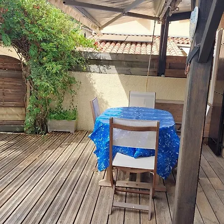 Сasa de vacaciones Maison Dans Avec Piscine